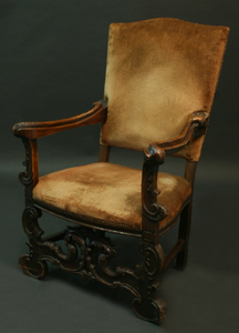Picture of Brown velvet throne