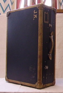 Picture of Mini Wardrobe steamer trunk n°305