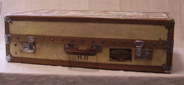 Picture of Mini Wardrobe steamer trunk  n°306