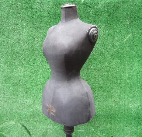 Picture of black tailor's dummy 1800 n° 1
