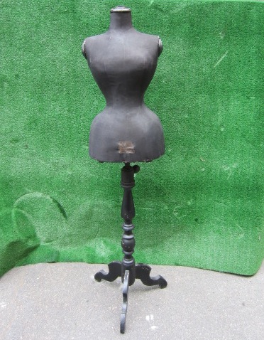 Picture of black tailor's dummy 1800 n° 1