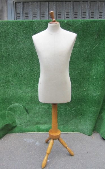 Picture of white tailor's dummy n°9