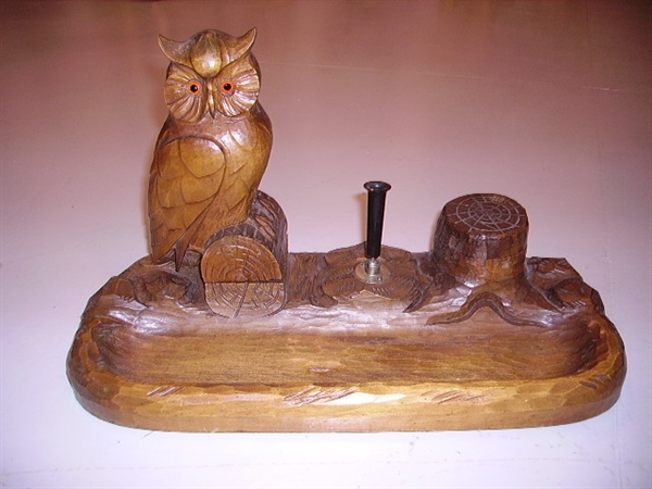 Picture of carving wooden owl inkwell
