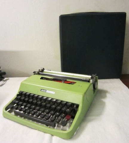 Picture of Olivetti Lettera 32 typewriter