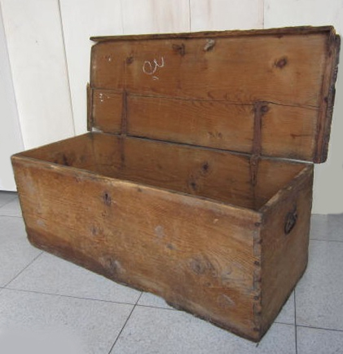 Picture of Wooden trunk n° 206
