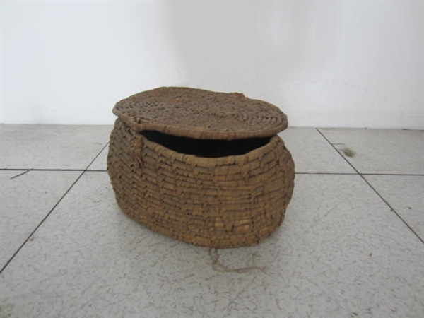 Picture of Wicker baskets with lid
