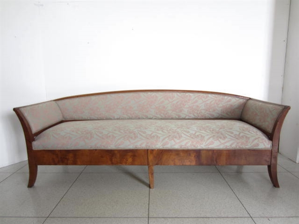 Picture of sofa Louis XVI