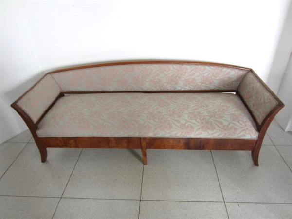Picture of sofa Louis XVI