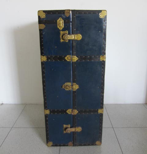 Picture of Vertical wardrobe trunk n° 230