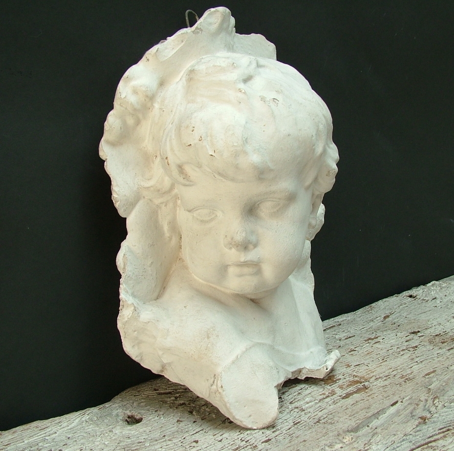 Picture of head of a Duquesnoy's little angel high-relif made in plaster