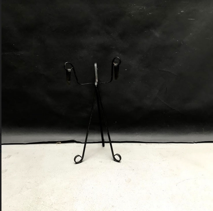 Picture of small wrought iron planter with drop rings from 80s