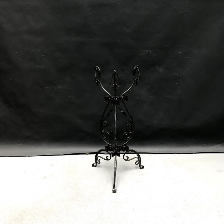 Picture of flowerpot holder in wrought iron with rings  