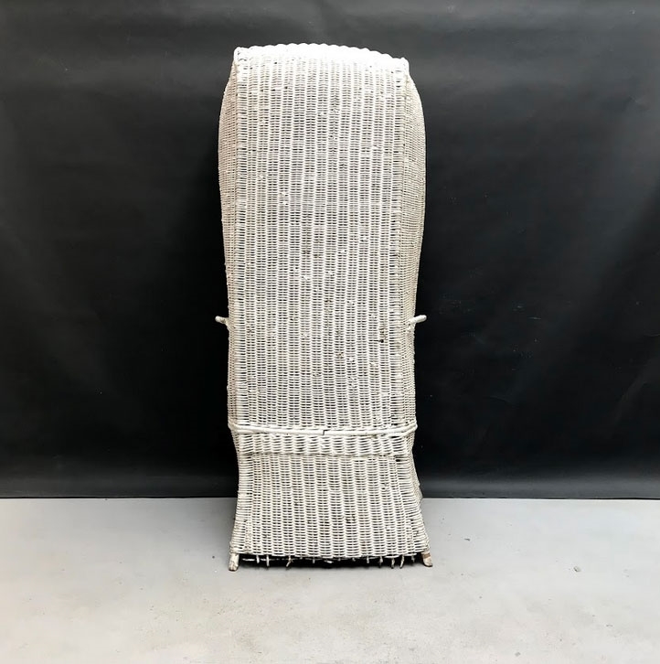 Picture of wicker hood beach chair 