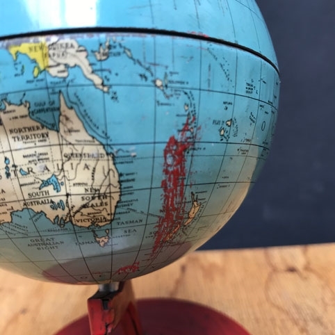 Picture of Small globe with red base