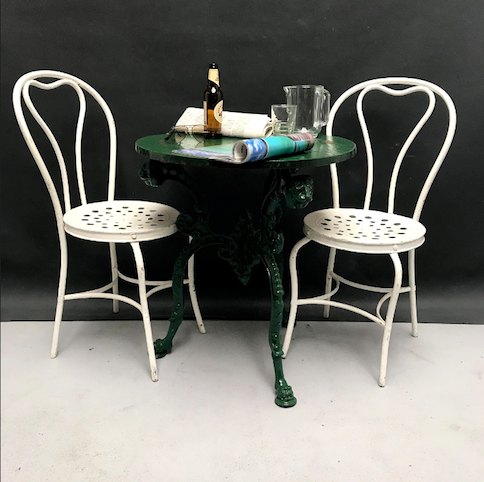Picture of bistrot table in fake cast iron