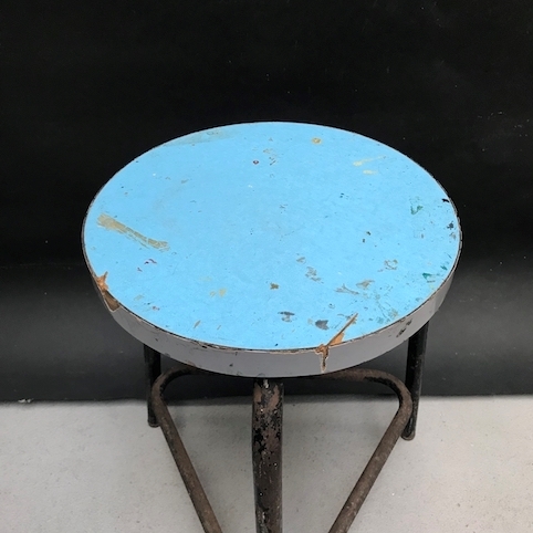Picture of Stool with light blue Formica seat