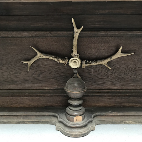 Picture of Little Console bench deer and fallow deer antles
