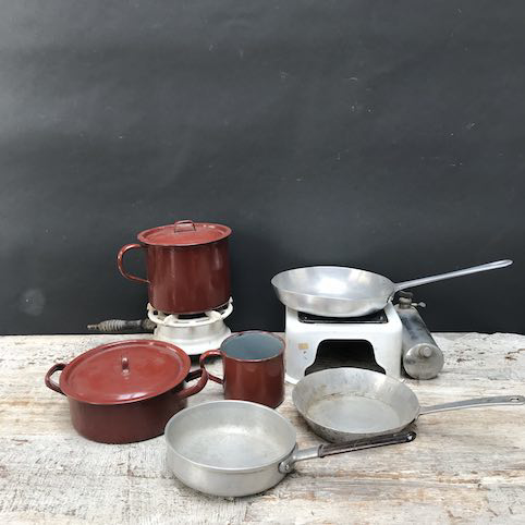 Picture of Camping burner, enamelled pot and pan