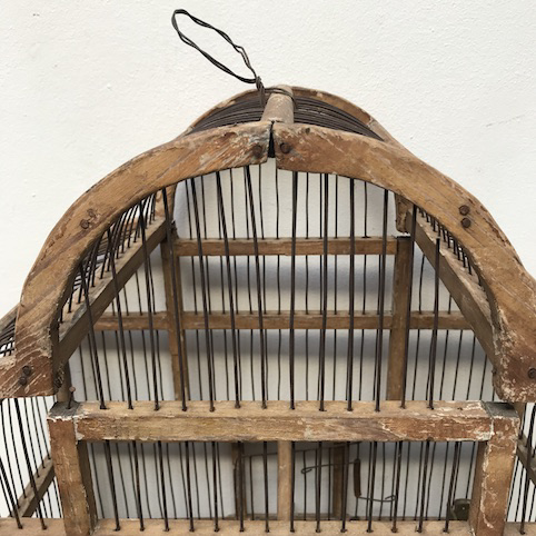 Picture of wooden Three-foiled cusped arch birdcage