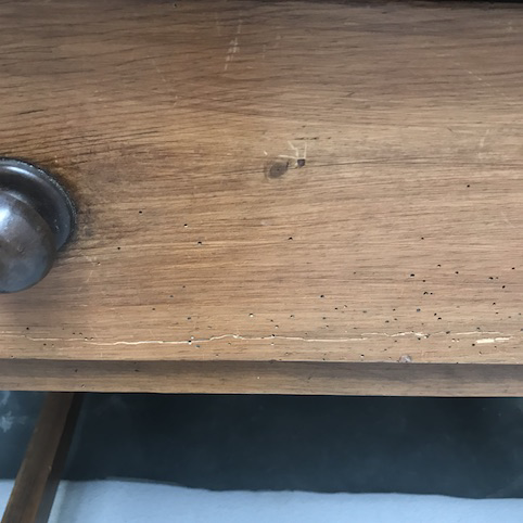 Picture of Table with big drawer