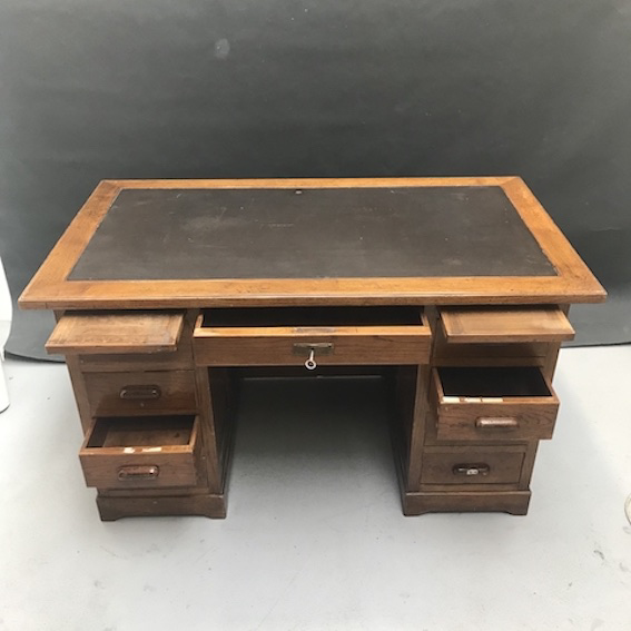 Picture of 1930's desk with drawers