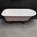 Picture of Freestanding bathtub with griffon feet