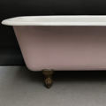 Picture of Freestanding bathtub with griffon feet
