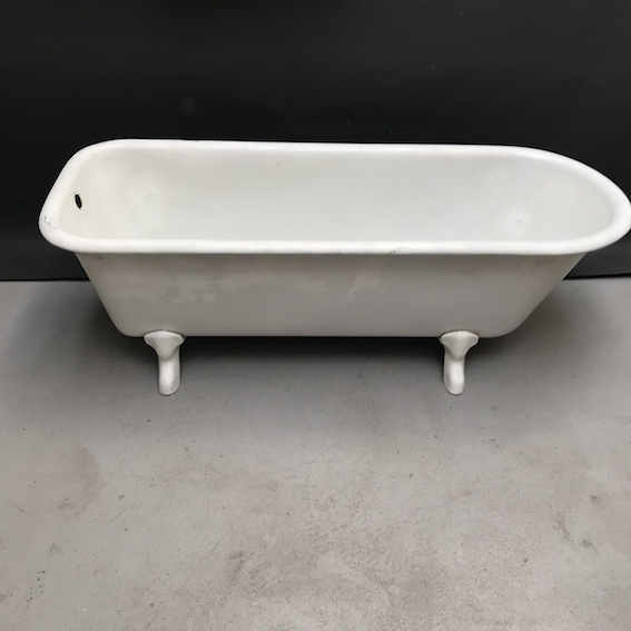 Picture of Freestanding bathtub with feet